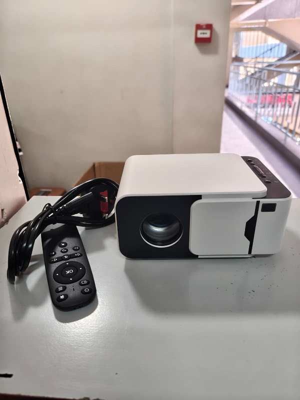 T6 Projector 2GB RAM 16GB Storage Android 14 Clear Display