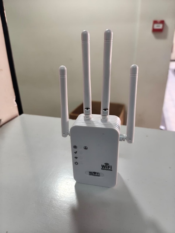 300mpbs High-Speed 4-Antenna WiFi Extender & AP
