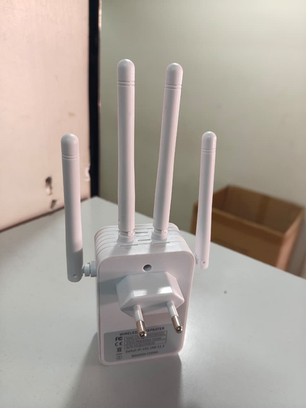300mpbs High-Speed 4-Antenna WiFi Extender & AP