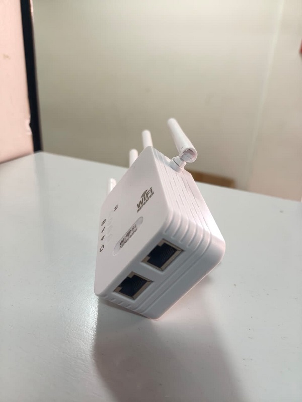 300mpbs High-Speed 4-Antenna WiFi Extender & AP
