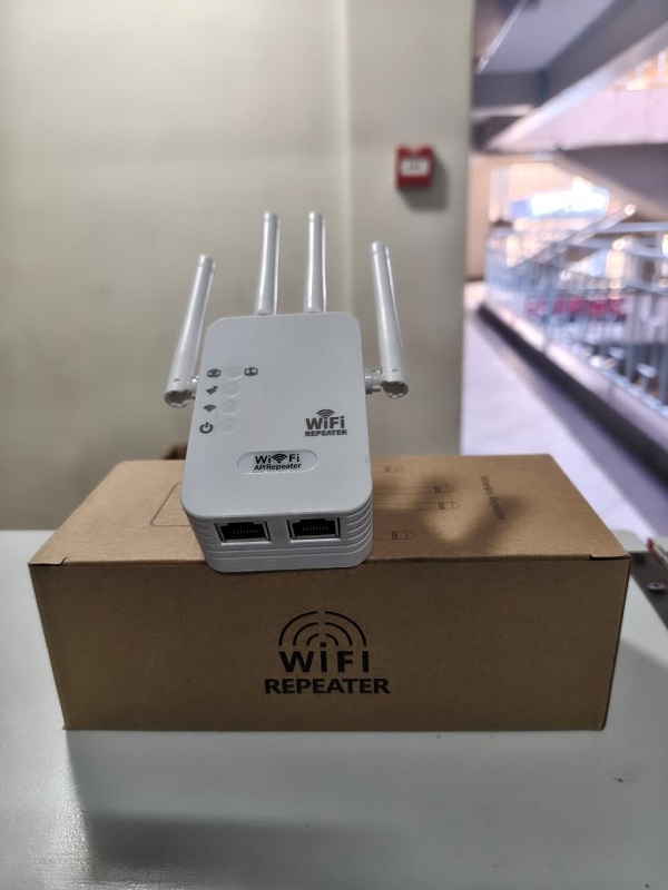 High-Speed 4-Antenna WiFi Extender & AP